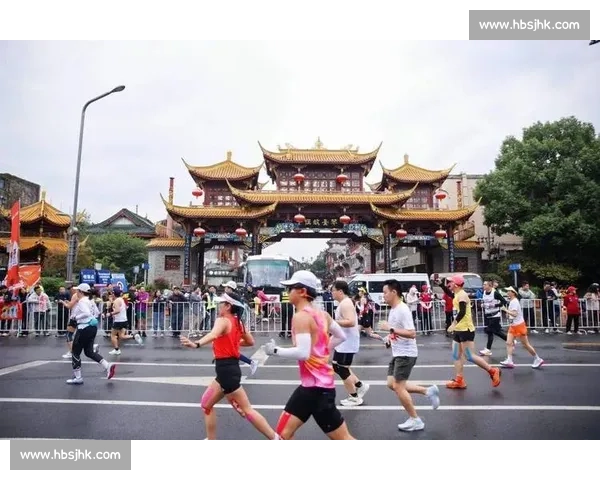 管油胜 21628 卫冕成马！冲线趴地藏着 12 年坚守