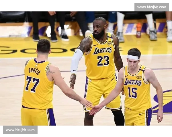 湖人对阵勇士经典回放重温巨星对决关键时刻全解析赛场博弈攻防亮点深度复盘